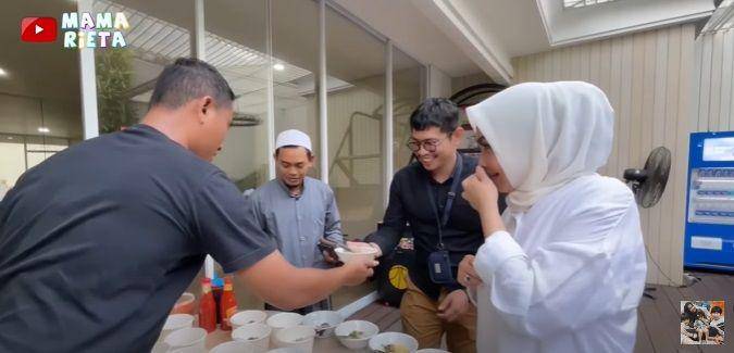 potret manasik haji keluarga Raffi Ahmad dan karyawan (youtube.com/Mama Rieta)