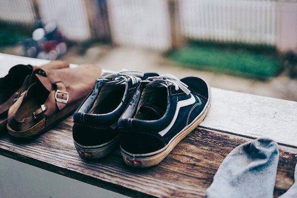 ilustrasi menjemur sepatu (pexels.com/Nghia .8pm)