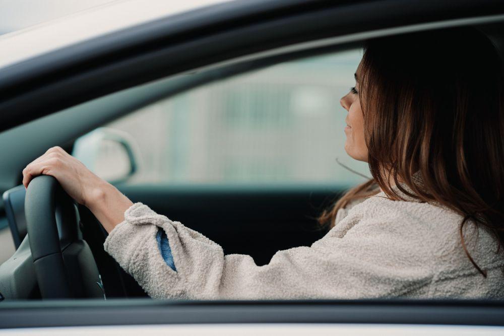 5 Kesalahan saat Mengendarai Mobil Manual, Harus Dihindari!