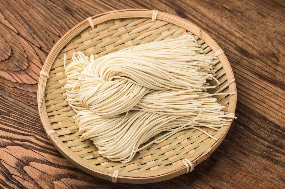 ilustrasi bakmi (freepik.com/dashu83)
