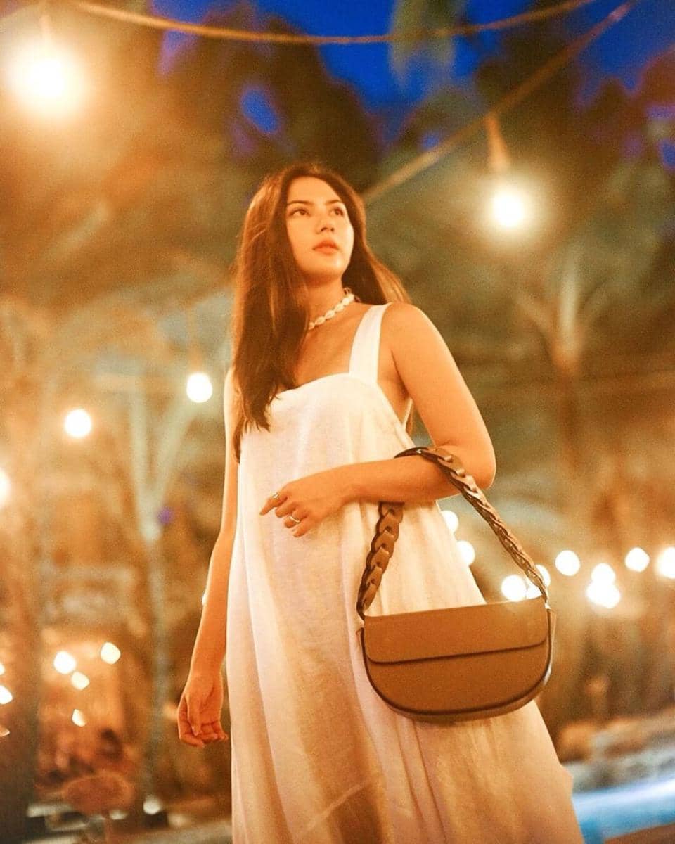 ide outfit all-white ala Jessica Mila (instagram.com/jscmila)