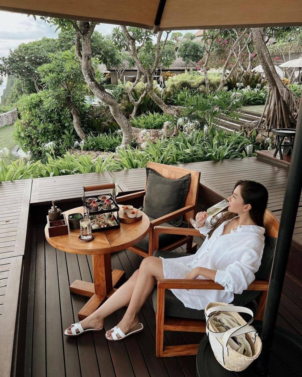 ide outfit all-white ala Jessica Mila (instagram.com/jscmila)