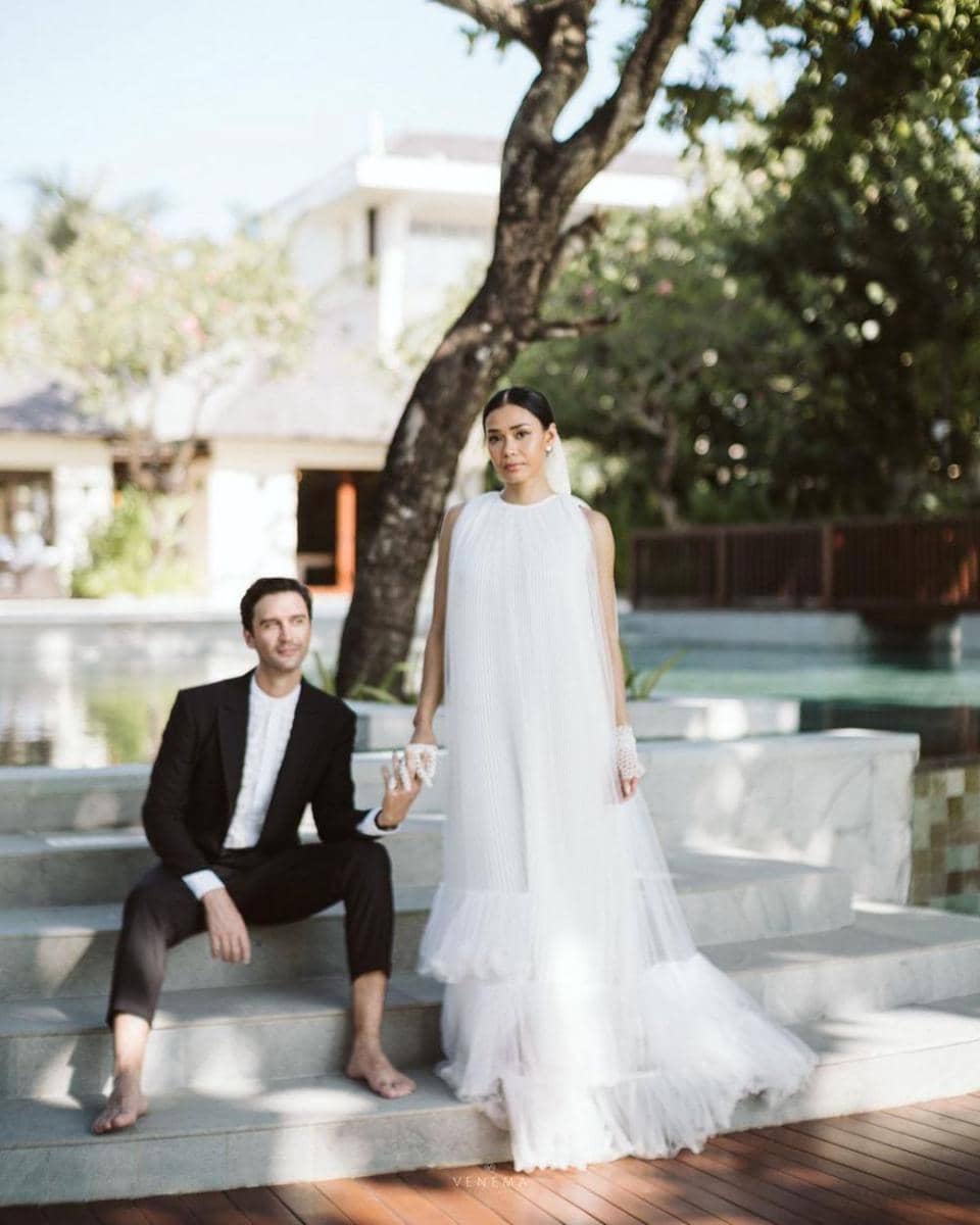 potret Adinia Wirasti dan suami (instagram.com/adiniwrst)