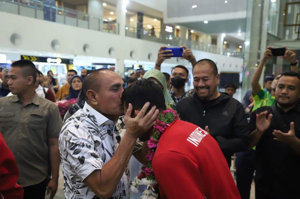 Sambut Atlet NPC Sumut Pulang dari Kamboja, Gubernur Edy Janji Bonus