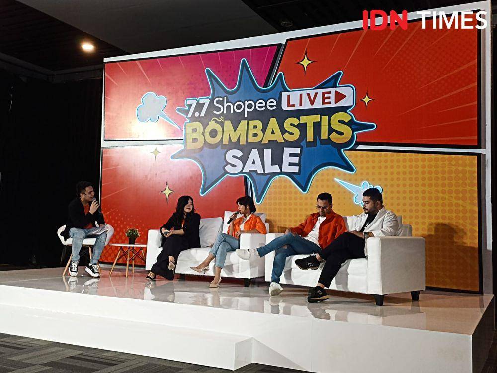 Konferensi Pers - Belanja Penuh Interaksi & Promosi Bersama 7.7 Shopee Live Bombastis Sale di Kasablanka Hall, Jakarta. 12 Juni 2023. (IDN Times/M. Tarmizi Murdianto)