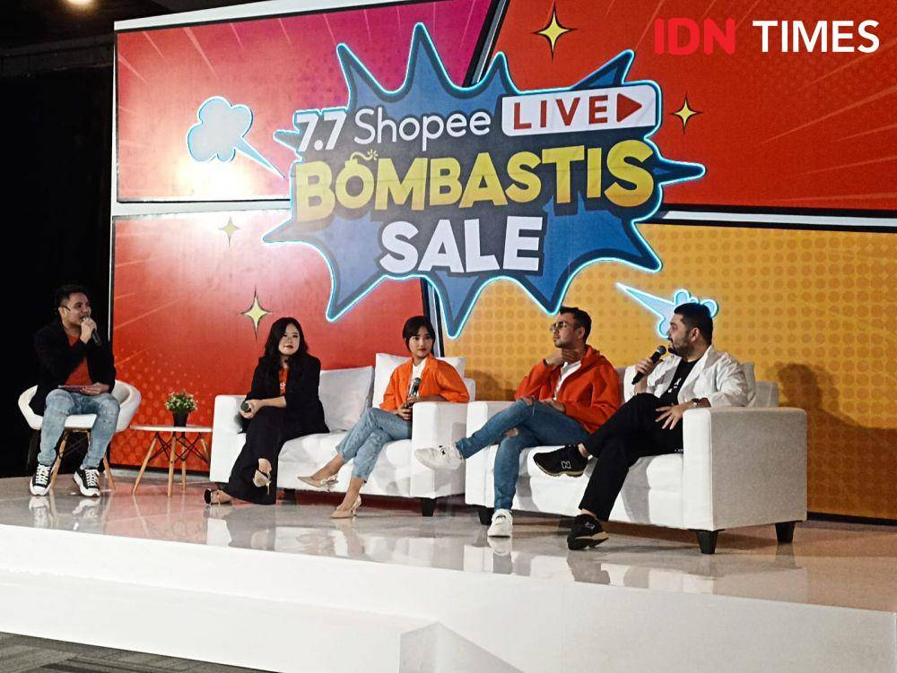 Konferensi Pers - Belanja Penuh Interaksi & Promosi Bersama 7.7 Shopee Live Bombastis Sale di Kasablanka Hall, Jakarta. 12 Juni 2023. (IDN Times/M. Tarmizi Murdianto)