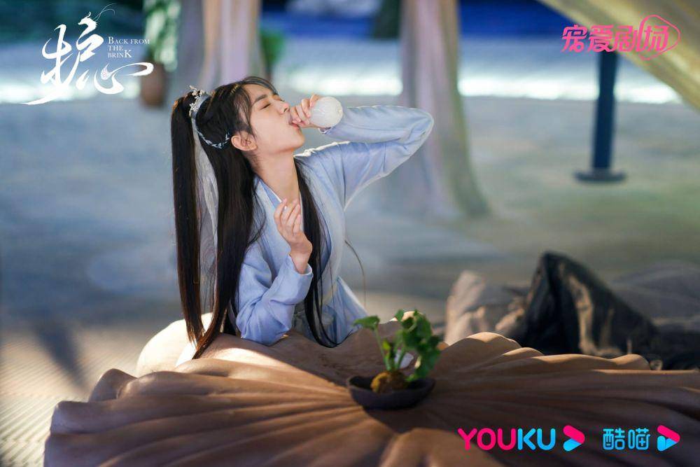 Yan Hui saat cintanya ditolak oleh Tian Yao (dok. Youku/Back From The Brink)