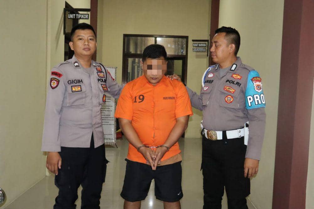 Terdesak kebutuhan pribadi AZ (35) warga Desa Cipadang, Kecamatan Waylima, Kabupaten Pesawaran nekat melakukan aksi licik. Dok. Polres Pringsewu).