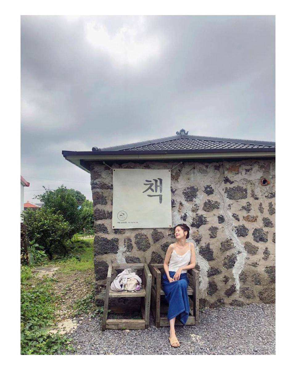 mix and match busana rok ala Jung So Min (instagram.com/somin_jj)