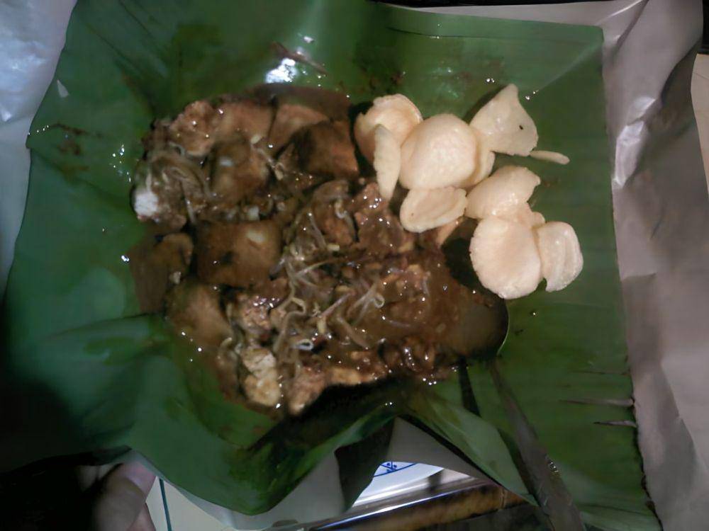 Tahu Campur Mak Ros (twitter.com/imawatin)