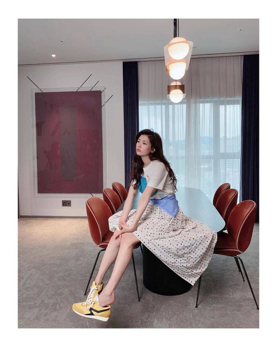 mix and match busana rok ala Jung So Min (instagram.com/somin_jj)