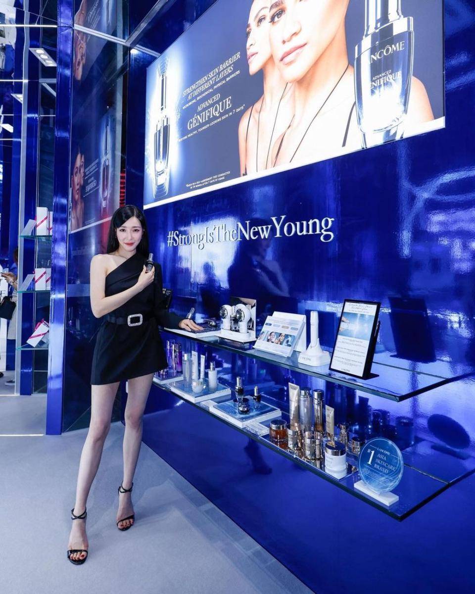 little black dress ala idol K-pop (instagram.com/ tiffanyyoungofficial)