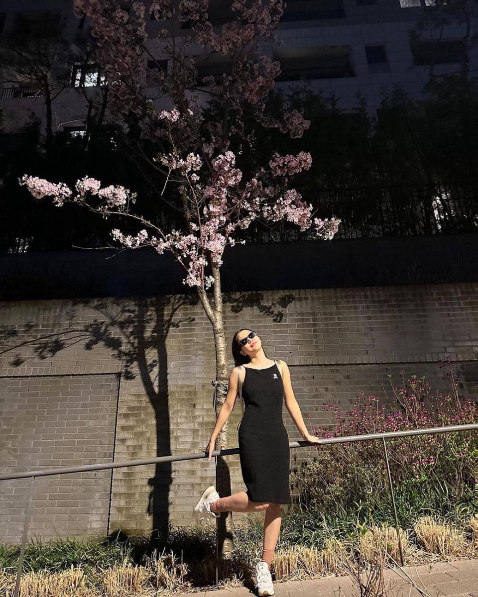 little black dress ala idol K-pop (instagram.com/ yerimiese)