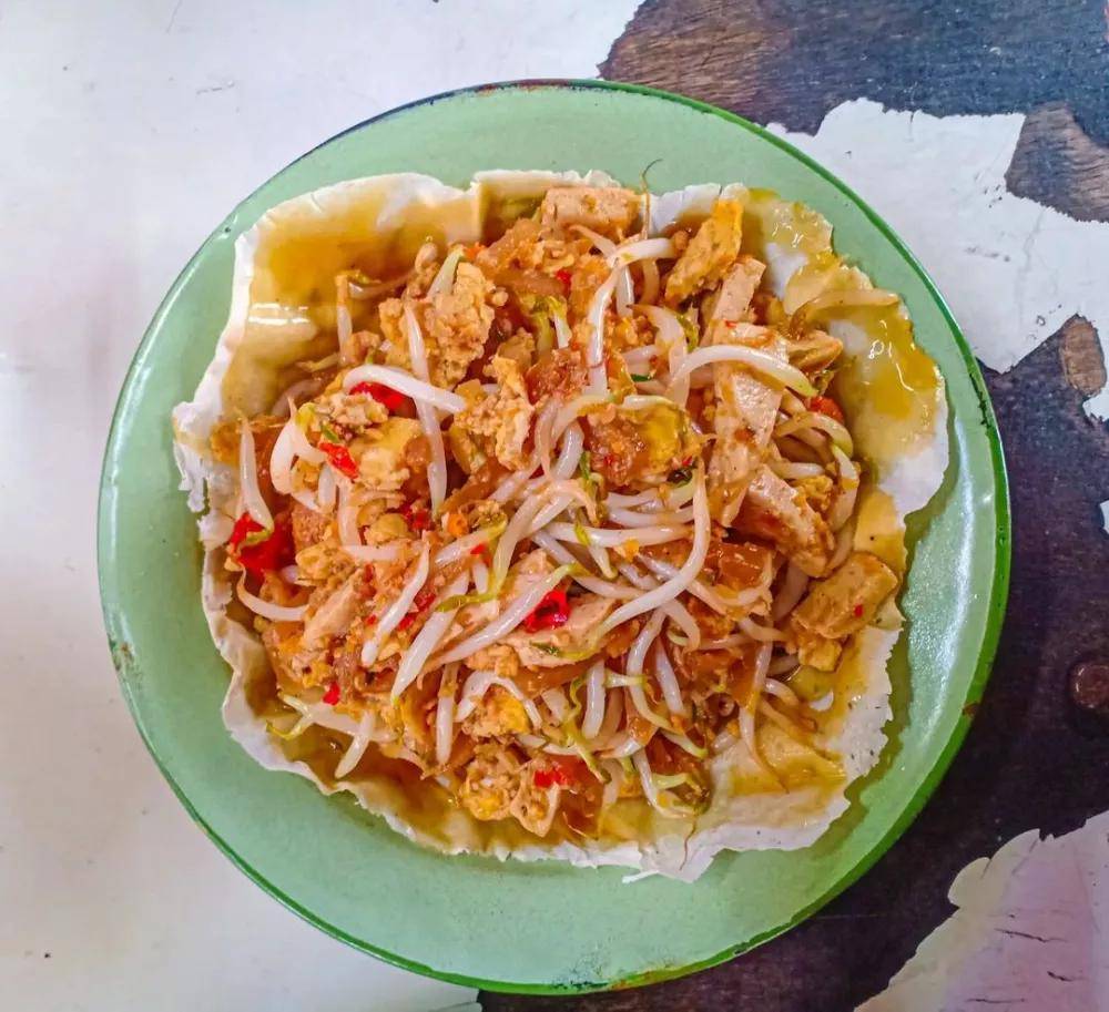 lumpia basah (instagram.com/warungjajan_bangahmad)