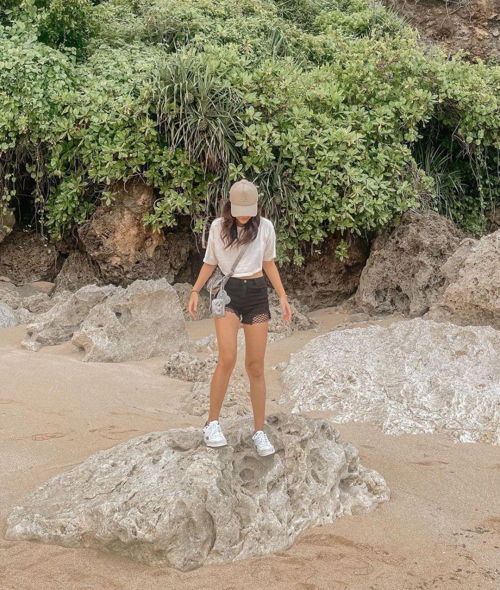 OOTD pakai topi ala Rebecca Tamara (instagram.com/rebeccatamara)