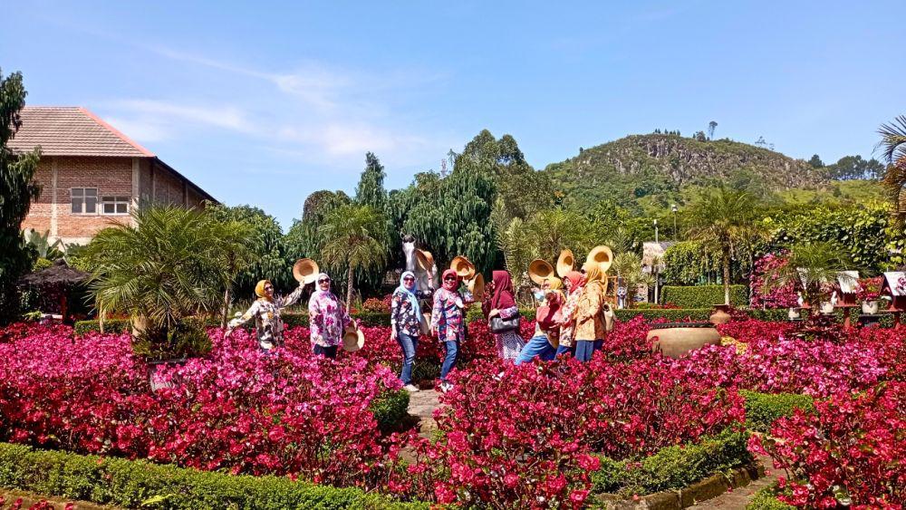5 Wisata di Jawa Barat Cocok untuk Lansia