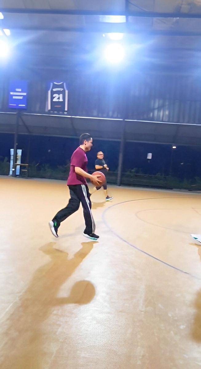 potret Dude Harlino bermain basket (instagram.com/dude2harlino)