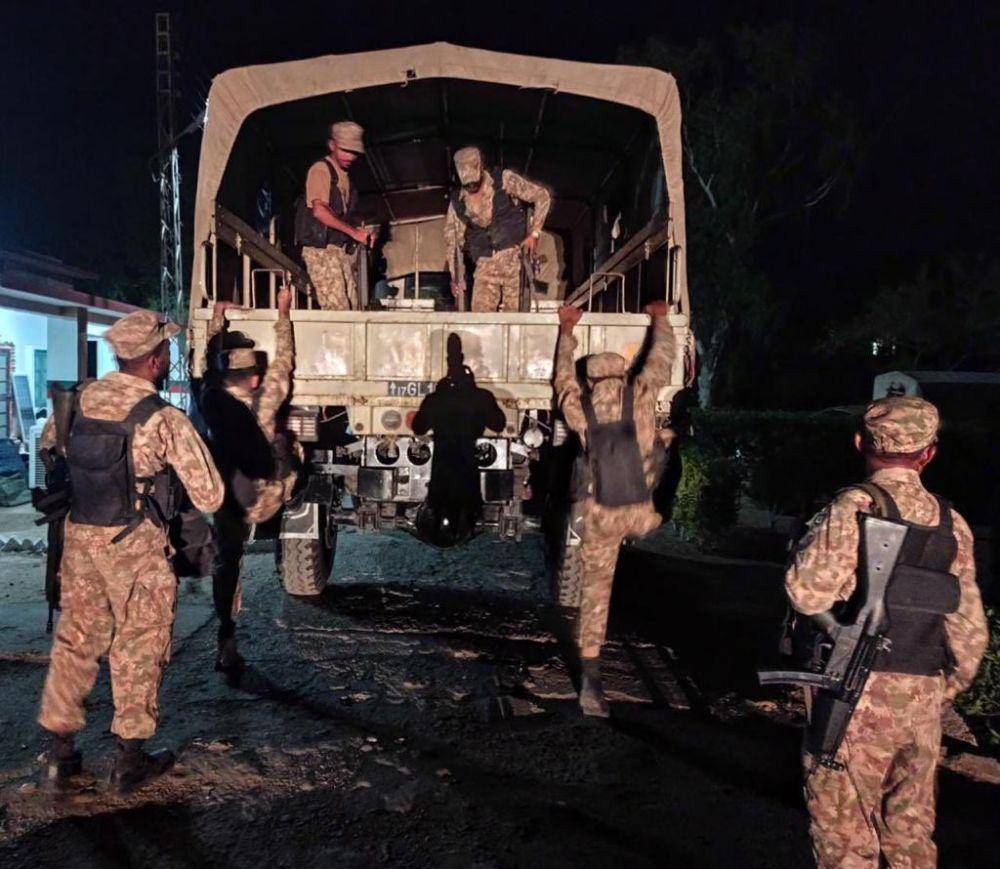 Militer Pakistan dikerahkan untuk bantu evakuasi penduduk. (Twitter.com/Sameer Alnamri)