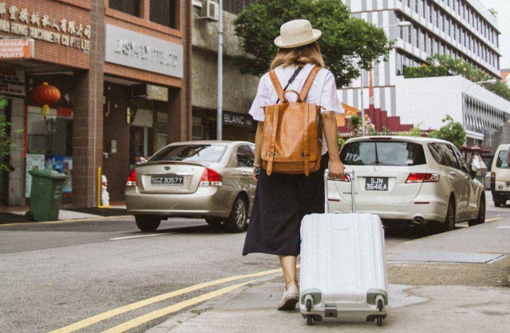 ilustrasi sedang traveling (pexels.com/Tranmautritam)