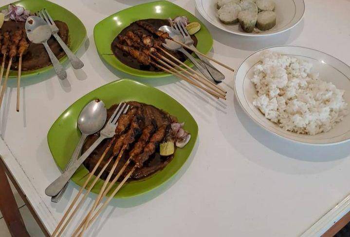Sate Gule Bang Saleh (Instagram.com/wrg.satebangsaleh.lmj2)