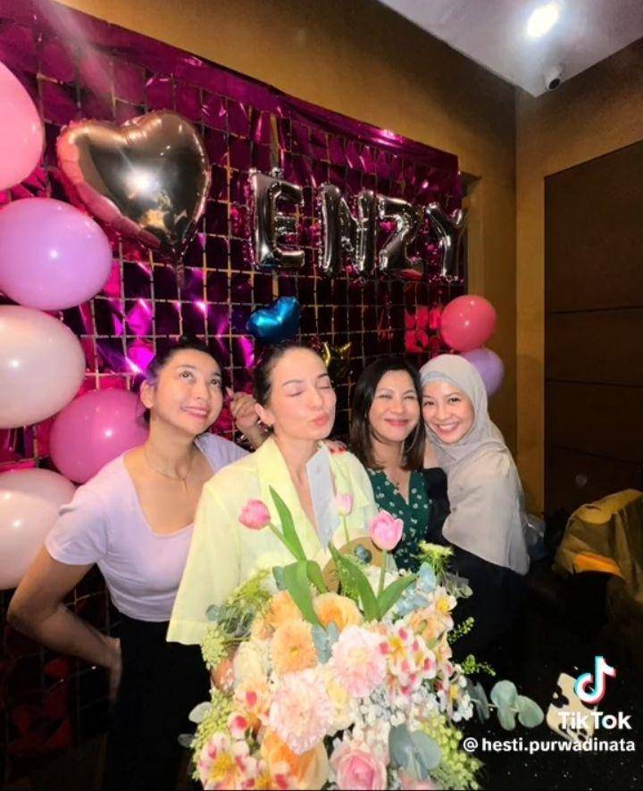 perpisahan Enzy Storia (tiktok.com/hesti.purwadinata)