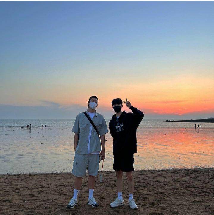 Potret Bae Hyeonseong dan Park Seoham ketika liburan bersama (instagram.com/postboxham)
