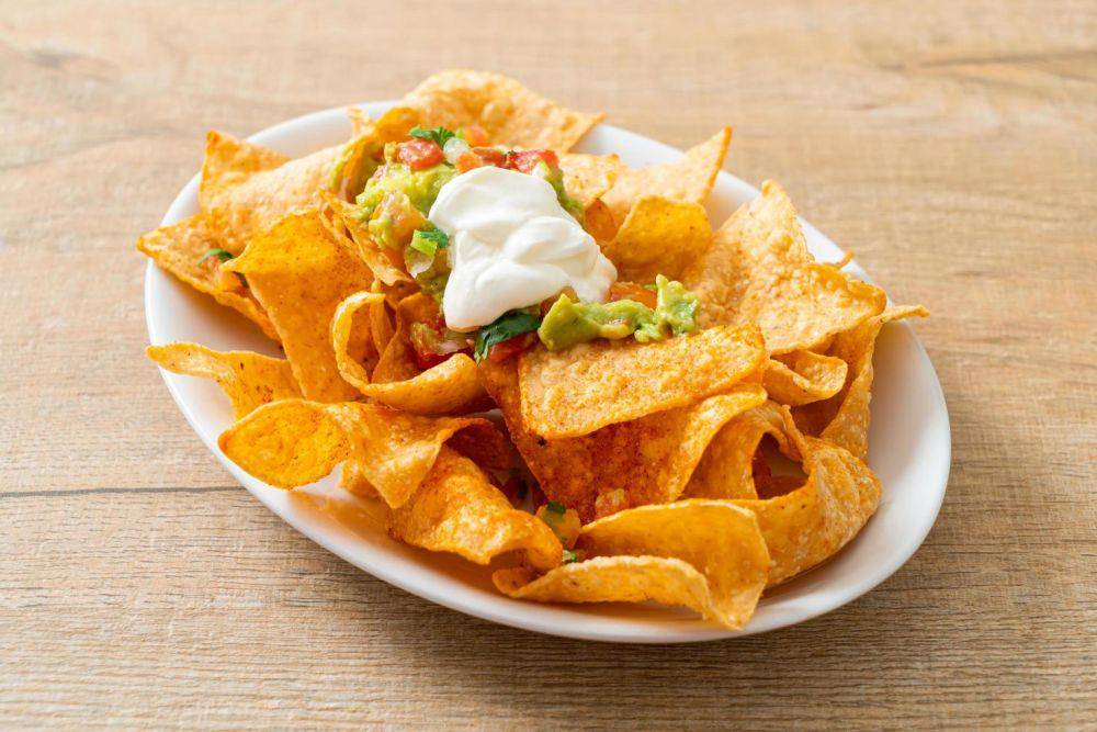 ilustrasi nachos (vecteezy.com/Natthapon Ngamnithiporn)