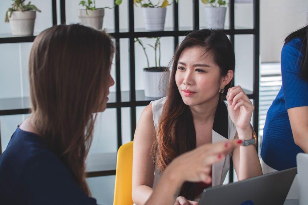 4 Tips Menjadi Orang To The Point Tanpa Terkesan Kasar, Praktikkan!