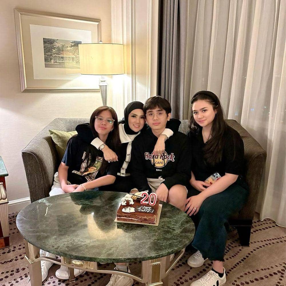 potret keluarga Mulan Jameela (instagram.com/mulanjameela1)