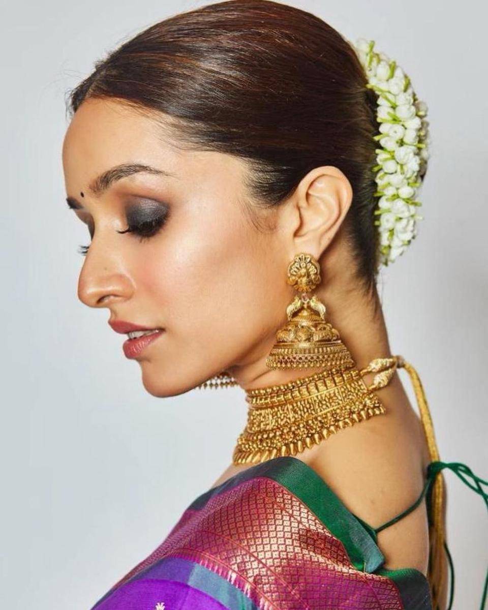 Inspirasi smokey eye makeup ala artis Bollywood (instagram.com/tanghavri)