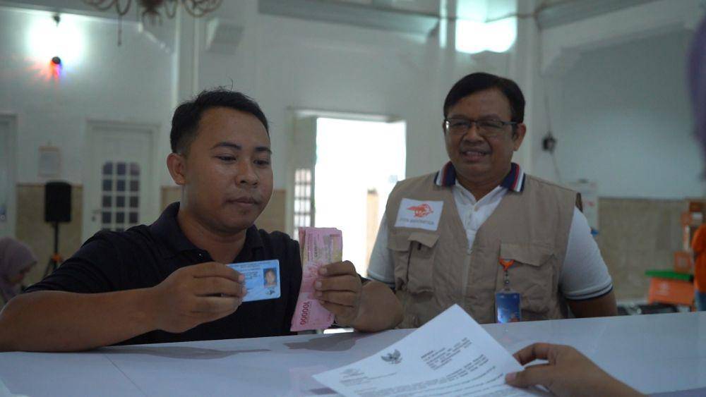 PT Pos Indonesia (Persero) menyalurkan Bansos Sembako dan Program Keluarga Harapan (PKH) dari Kementerian Sosial di DI Yogyakarta. (Dok. Pos Indonesia)