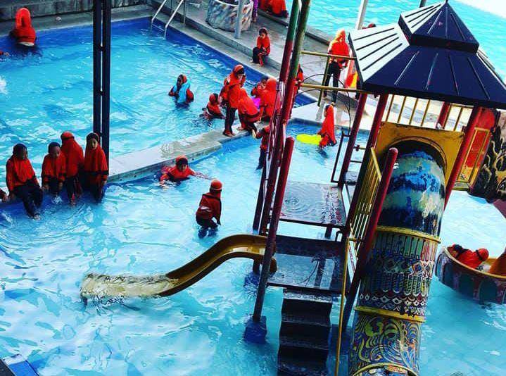 Kolam renang Adess Pool Ngawi (instagram.com/adesspool_ngawi)