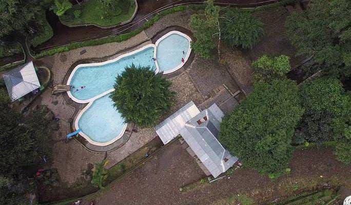 Kolam renang Sumber Lanang Jamus Ngawi (instagram.com/kebunteh.jamus.gallery)