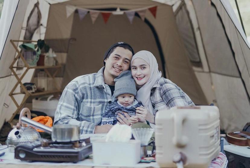 10 Potret Family Camp Miqdad Addausy dan Isel Fricella, Kompak Banget!