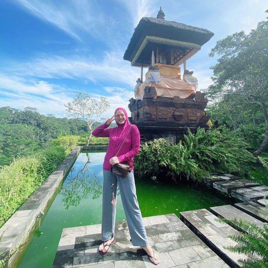 Koleksi long pants Nina Zatulini (instagram.com/ninazatulini22)