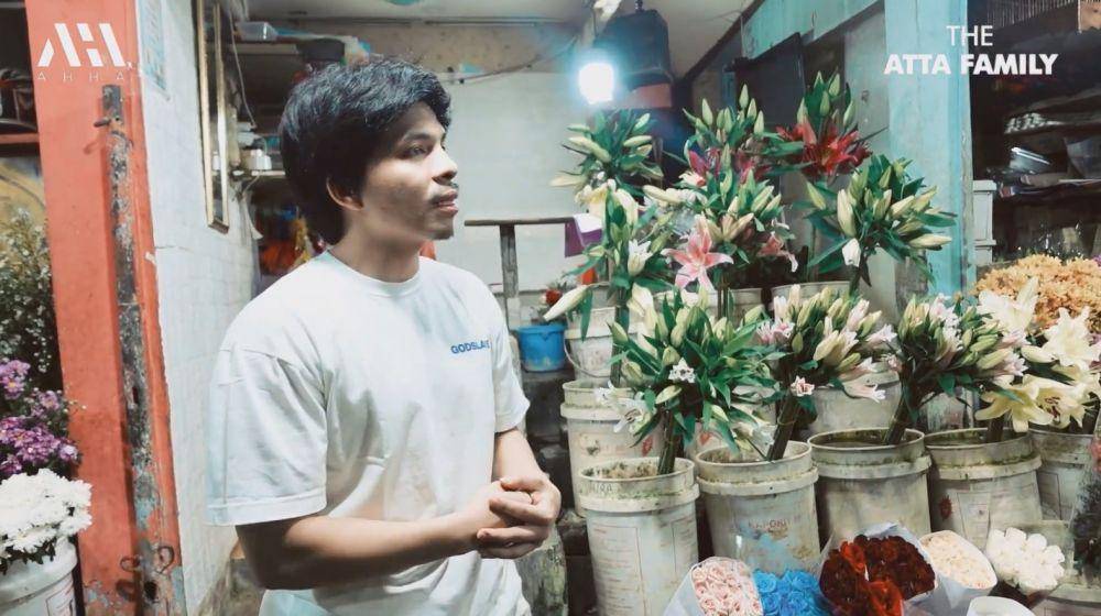Atta beli bunga untuk Aurel (YouTube.com/Atta Halilintar)