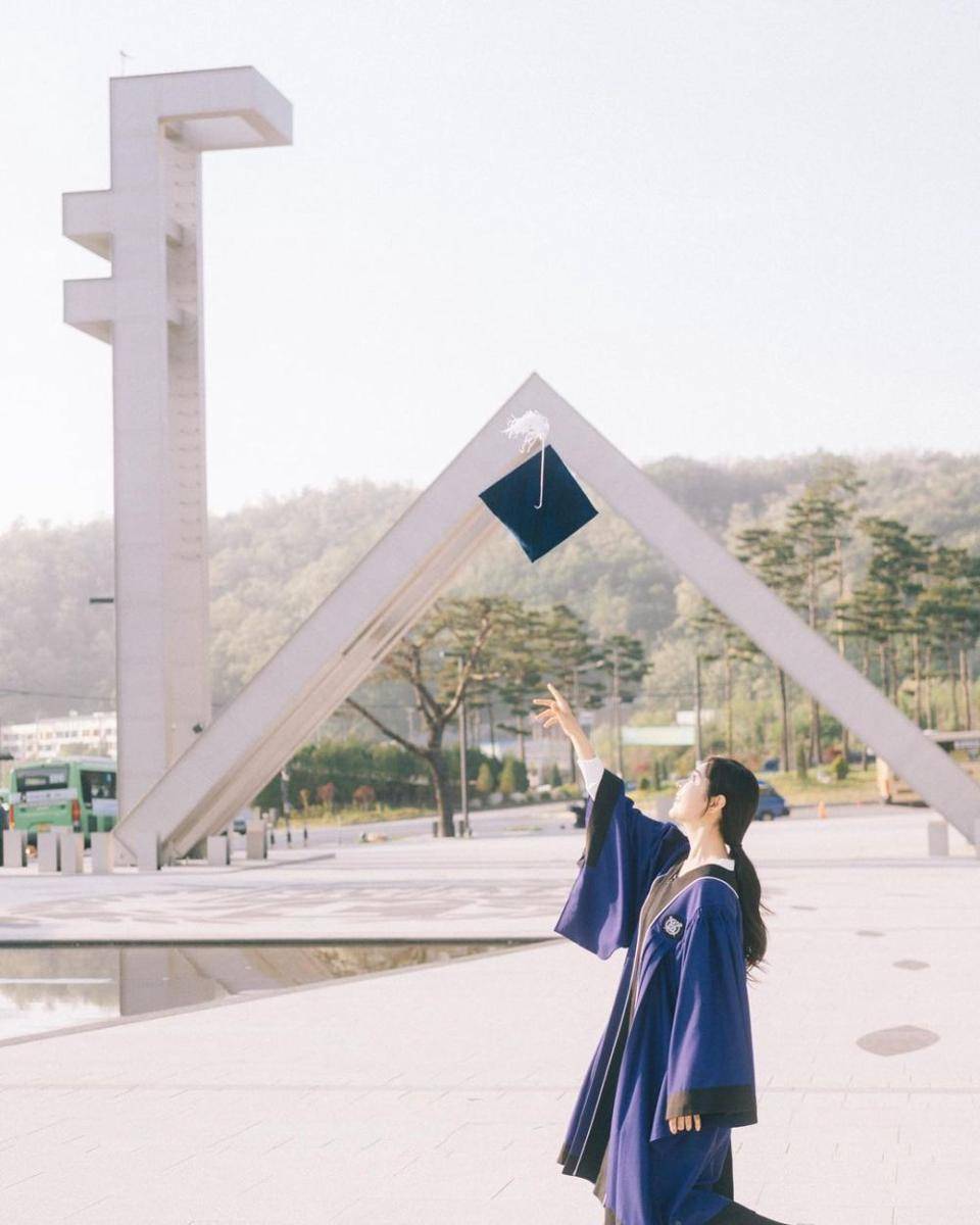 potret wisuda Shin Seul Ki (instagram.com/shinseulkee)