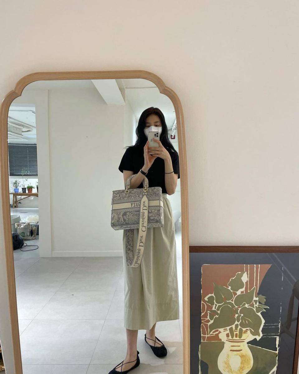 daily outfit ala aktris Korea (instagram.com/skuukzky)