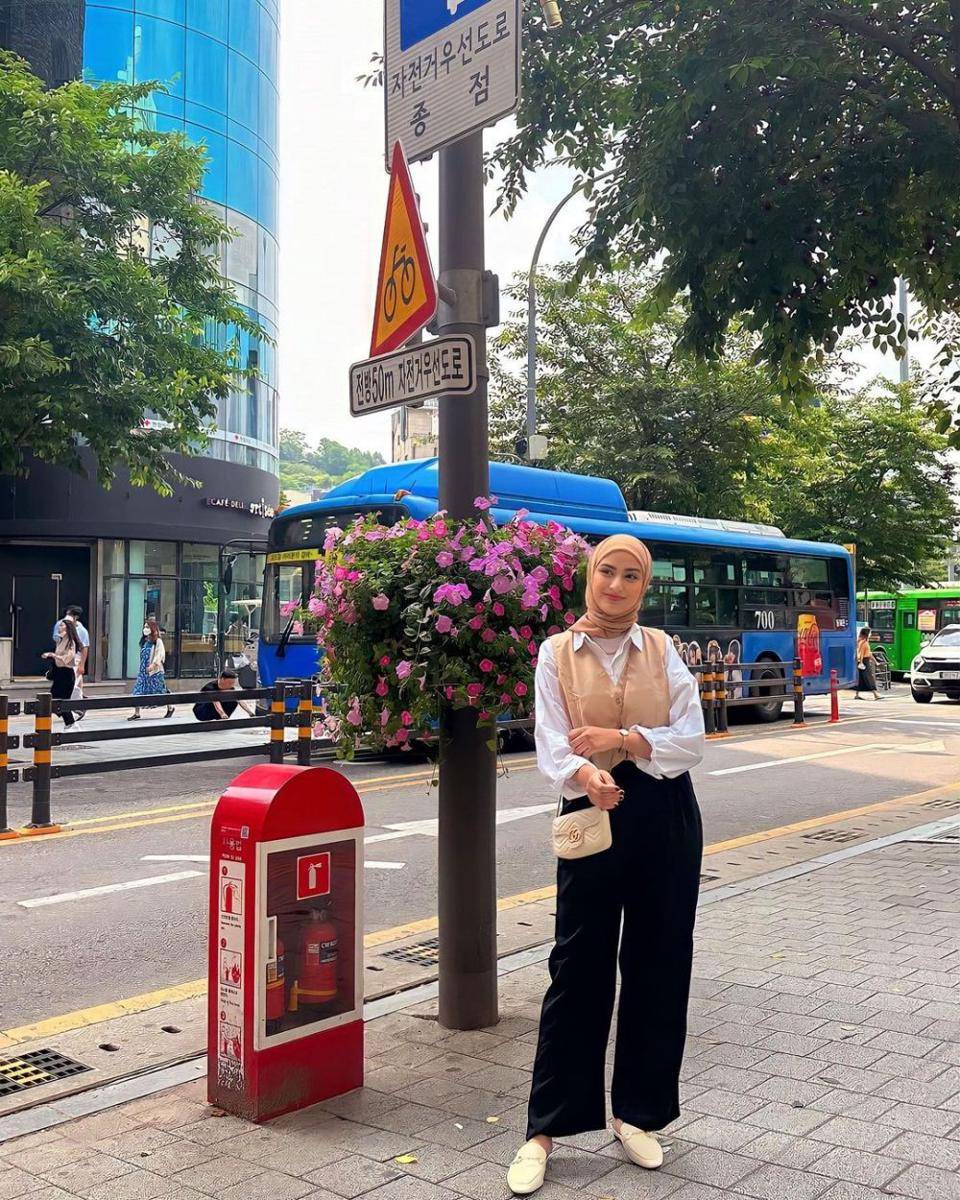 Campus look ala Munira Agile (instagram.com/miraagile)
