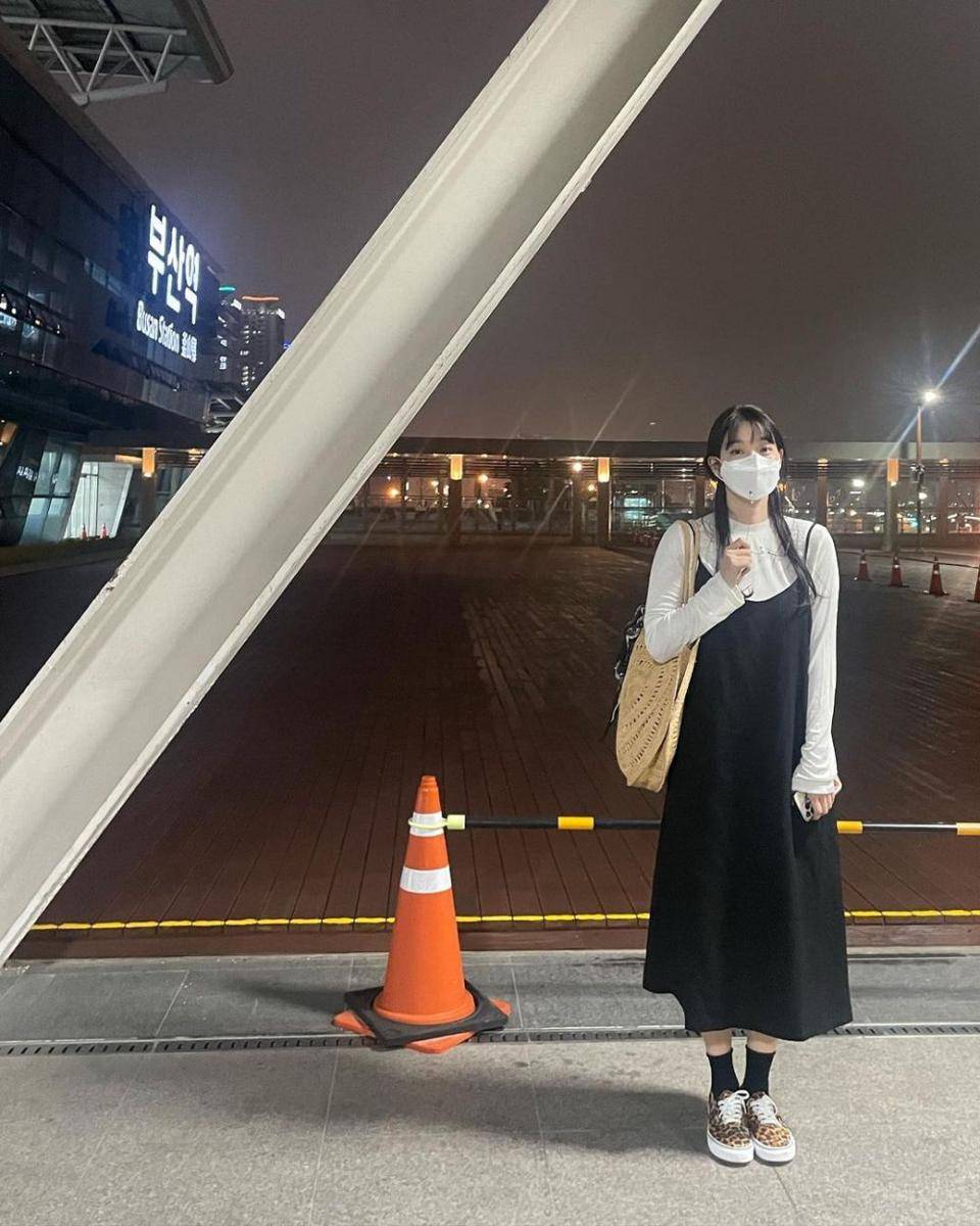 daily outfit ala aktris Korea (instagram.com/illusomina)