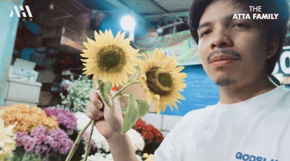 Atta beli bunga untuk Aurel (YouTube.com/Atta Halilintar)