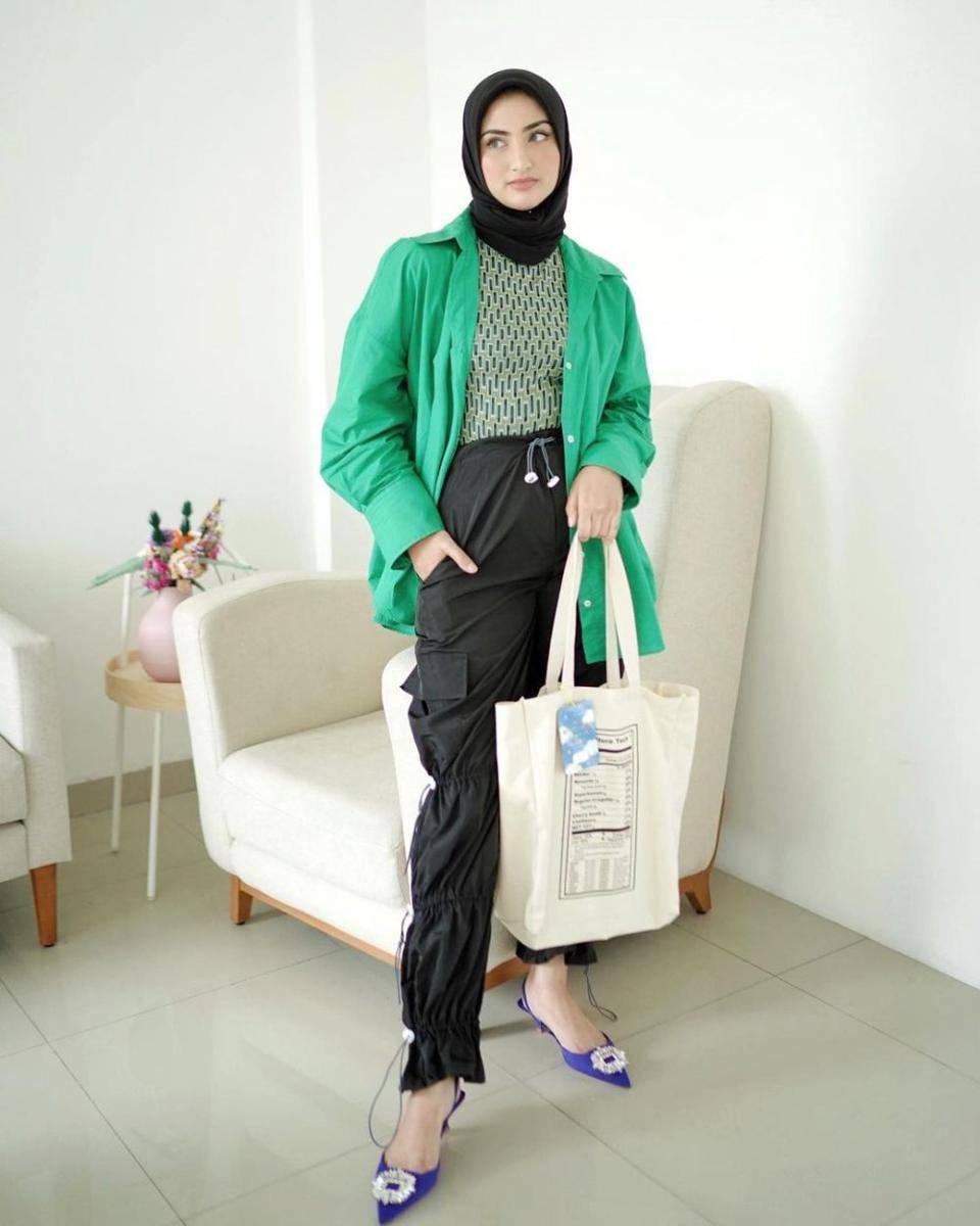 Campus look ala Munira Agile (instagram.com/miraagile)