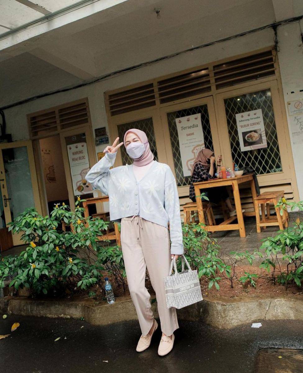 Koleksi long pants Nina Zatulini (instagram.com/ninazatulini22)