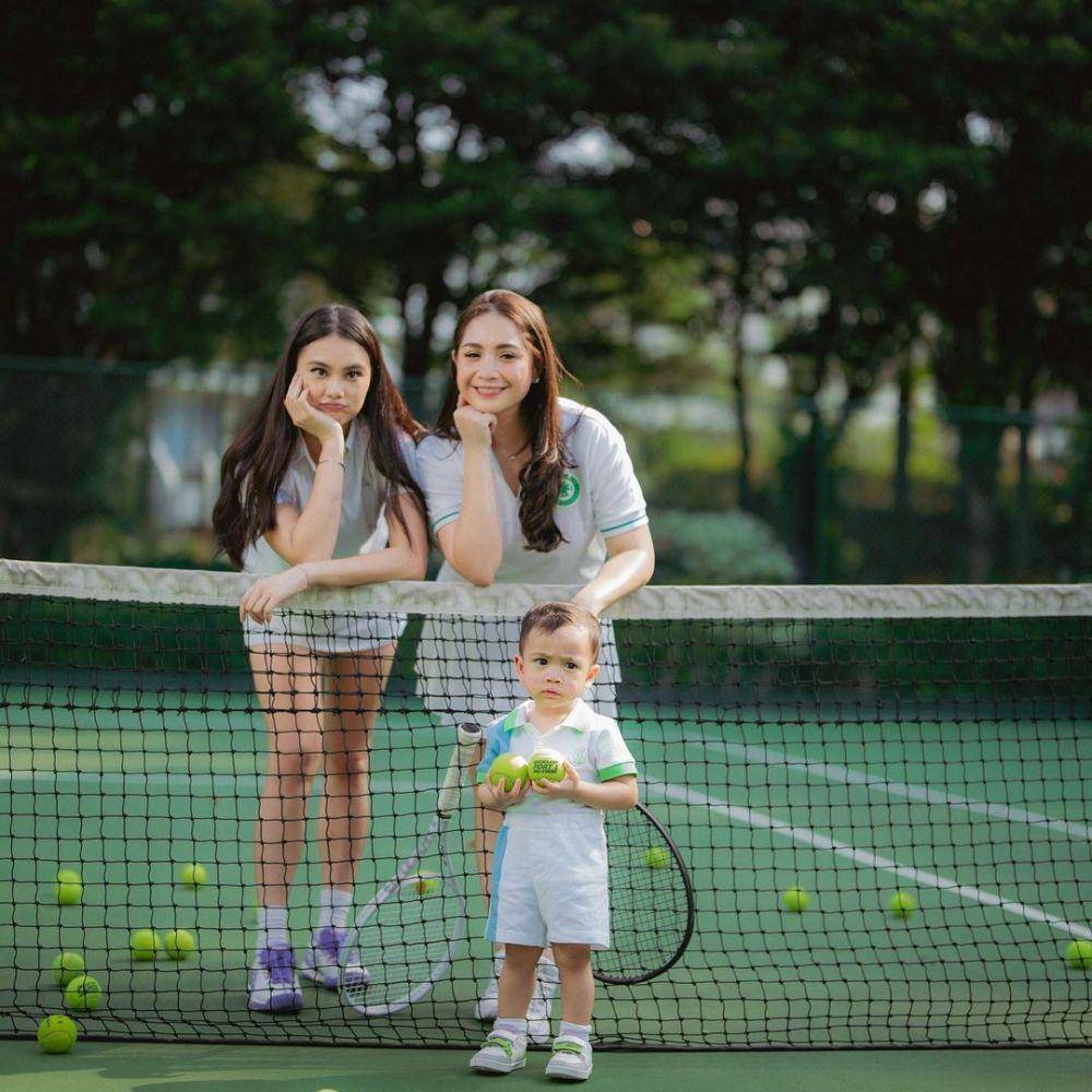 potret Gege Elisa, Nagita Slavina, dan Cipung di lapangan Tenis (instagram.com/gegeelisa94)