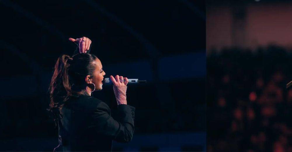 potret Raisa manggung di Surabaya (instagram.com/raisa6690)
