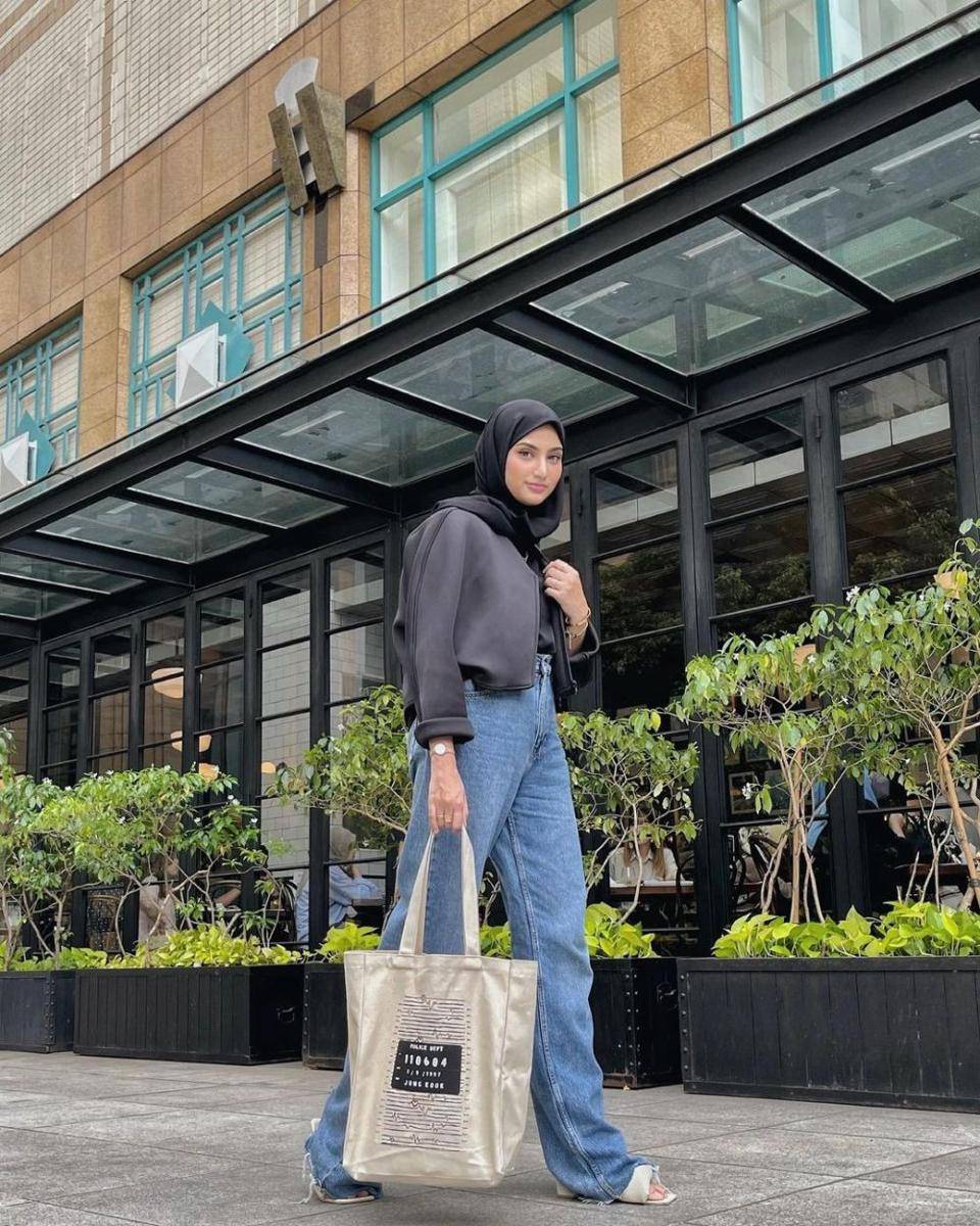 Campus look ala Munira Agile (instagram.com/miraagile)