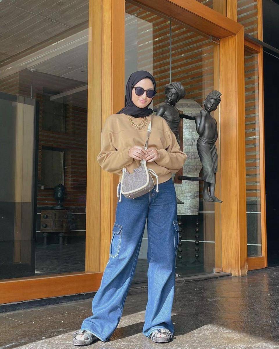 Campus look ala Munira Agile (instagram.com/miraagile)