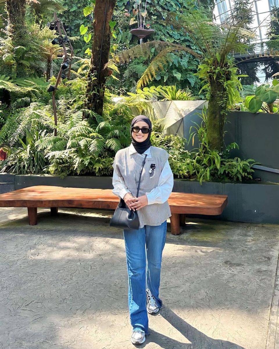 Campus look ala Munira Agile (instagram.com/miraagile)