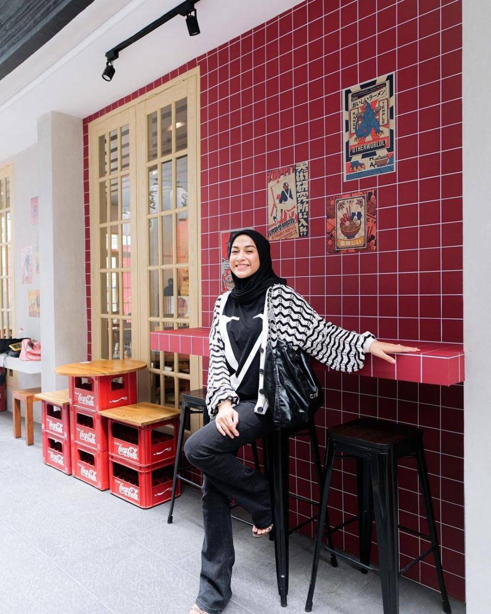 Koleksi long pants Nina Zatulini (instagram.com/ninazatulini22)