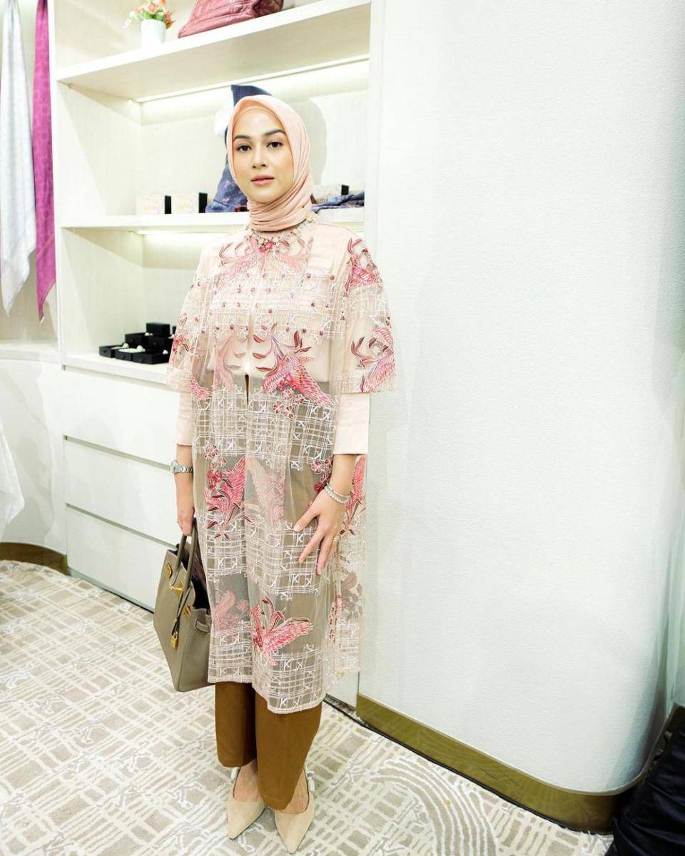 Koleksi long pants Nina Zatulini (instagram.com/ninazatulini22)